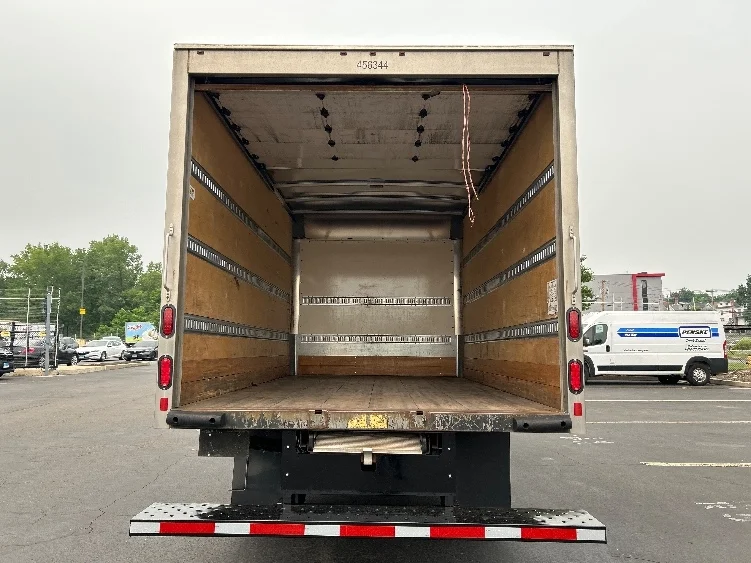 2022 Isuzu NRR in Montgomery, NY — photo 8