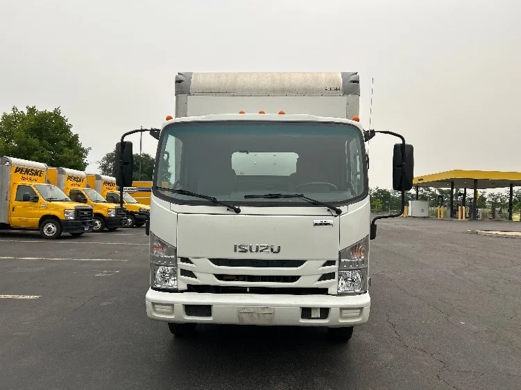 2022 Isuzu NRR in Montgomery, NY — photo 2