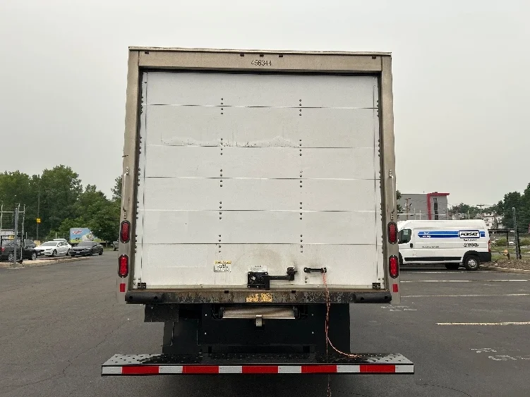 2022 Isuzu NRR in Montgomery, NY — photo 7