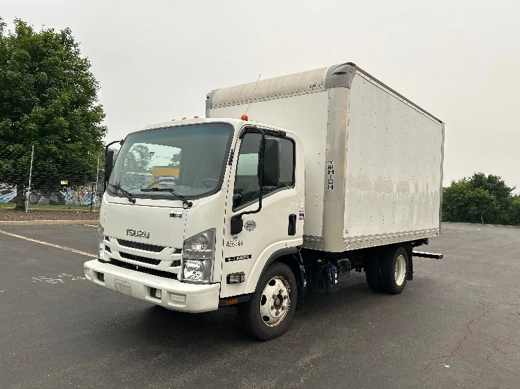 2022 Isuzu NRR in Montgomery, NY — photo 3