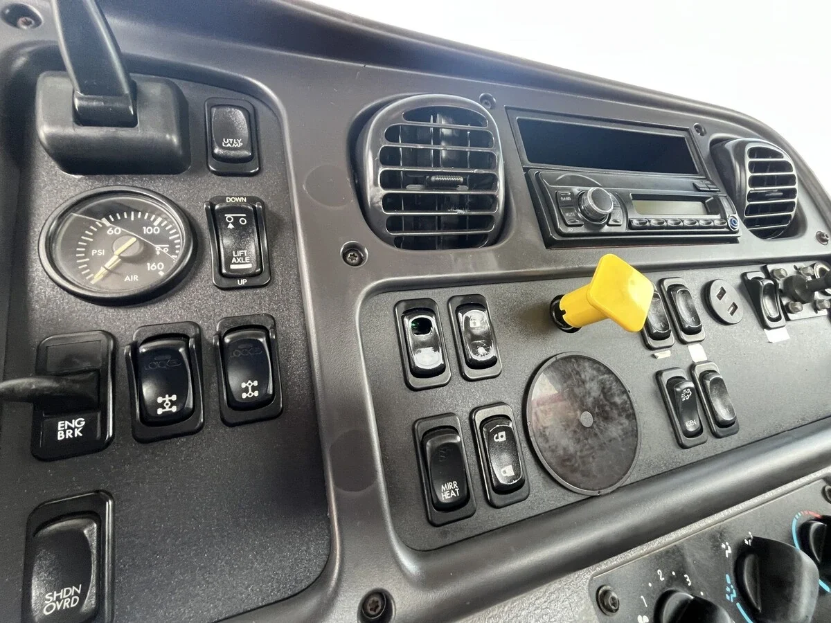 2017 Freightliner 114SD - image 25