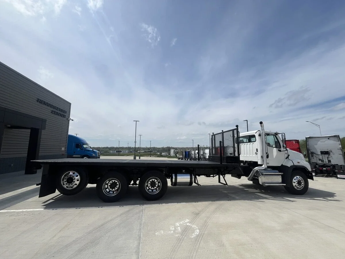 2017 Freightliner 114SD - image 9