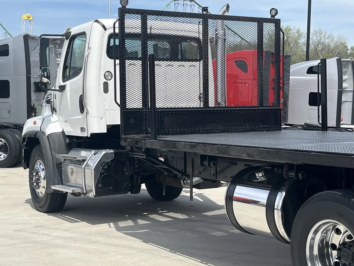 2017 Freightliner 114SD - image 4