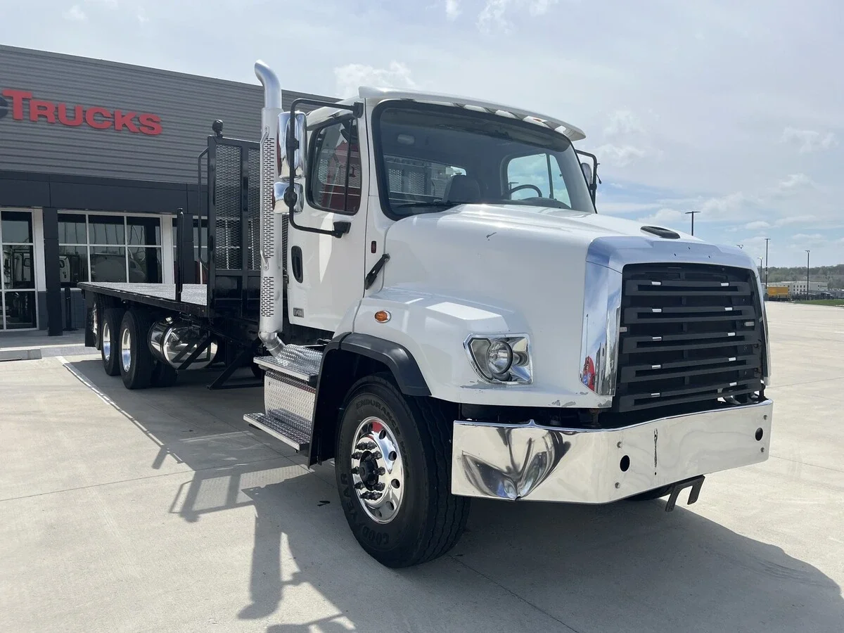 2017 Freightliner 114SD - image 10
