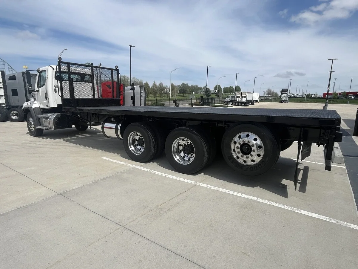 2017 Freightliner 114SD - image 3