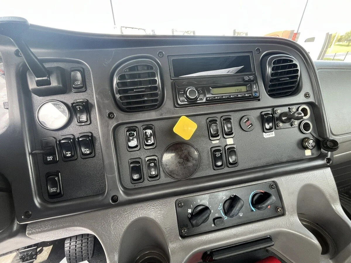 2017 Freightliner 114SD - image 22