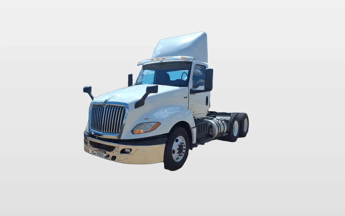 2018 International LT - image 1