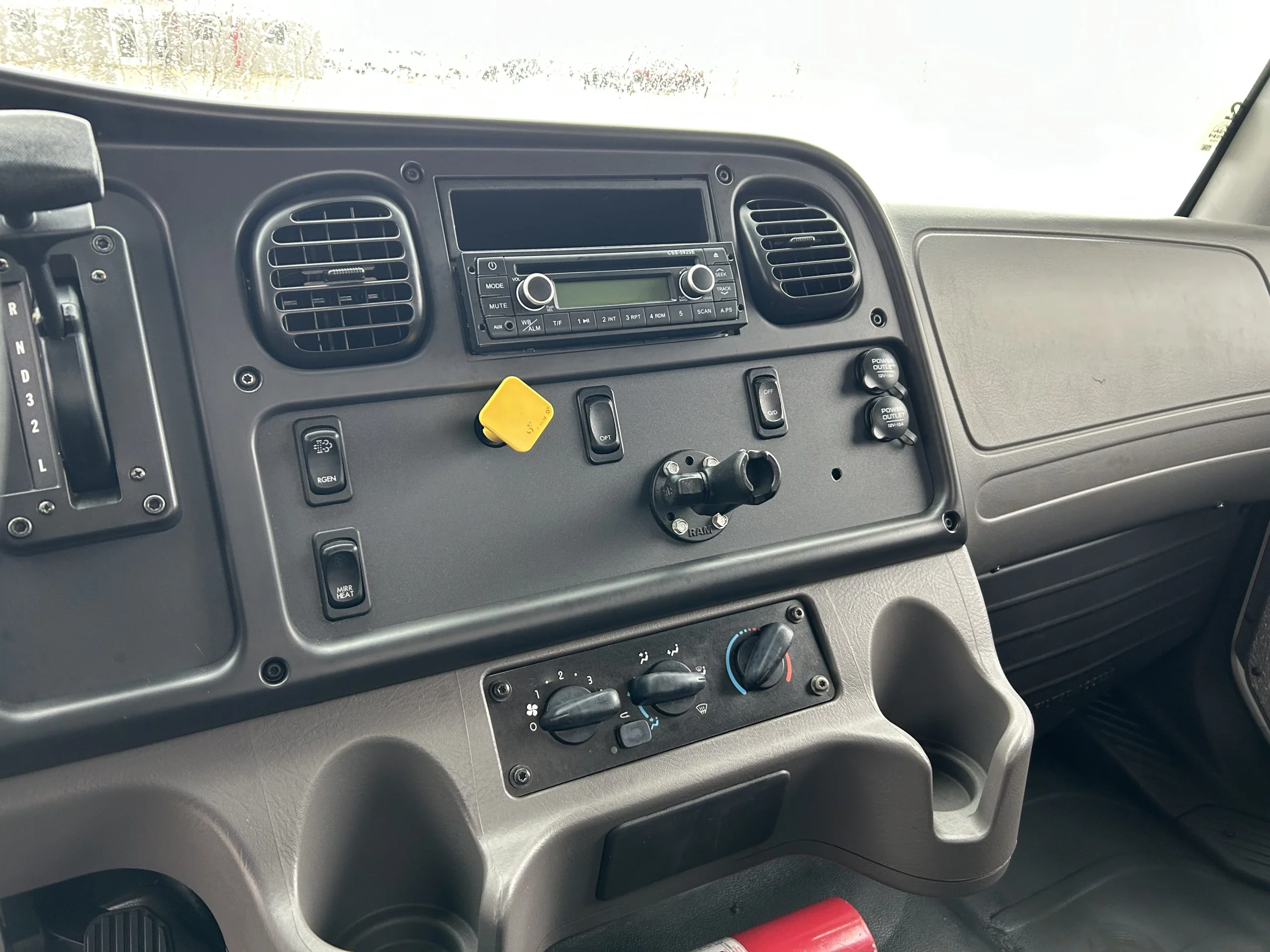 2015 Freightliner M2 106 in Indianapolis, IN — photo 5