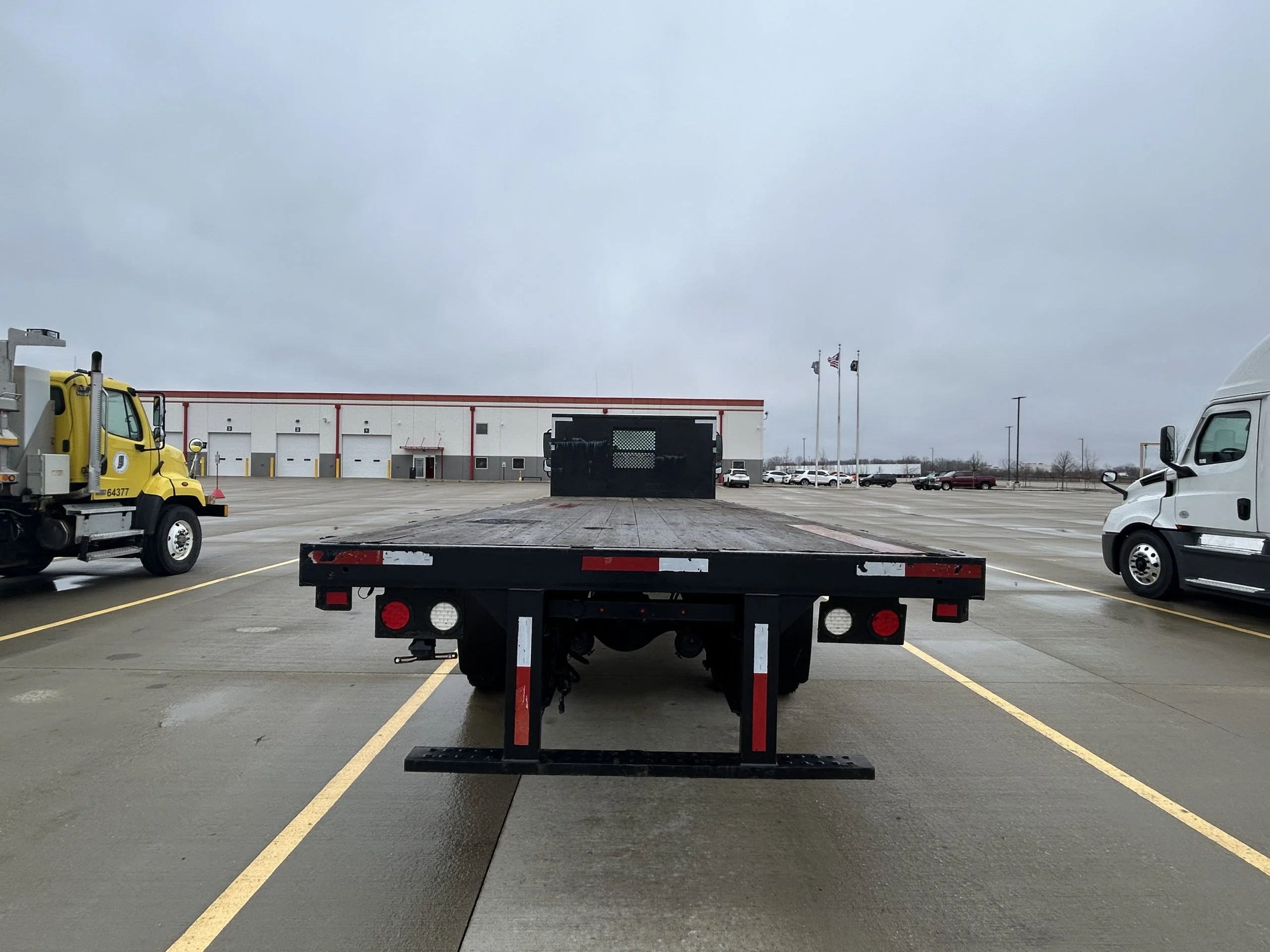 2015 Freightliner M2 106 in Indianapolis, IN — photo 4