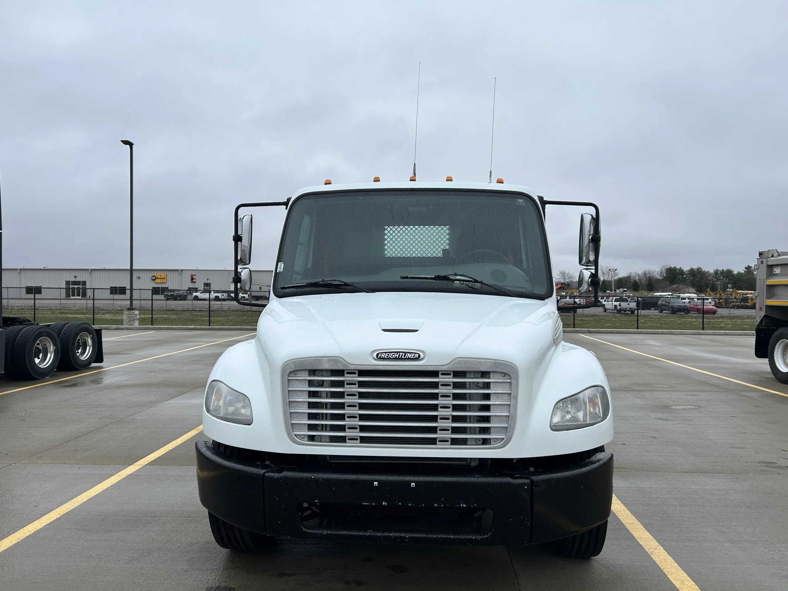 2015 Freightliner M2 106 in Indianapolis, IN — photo 2
