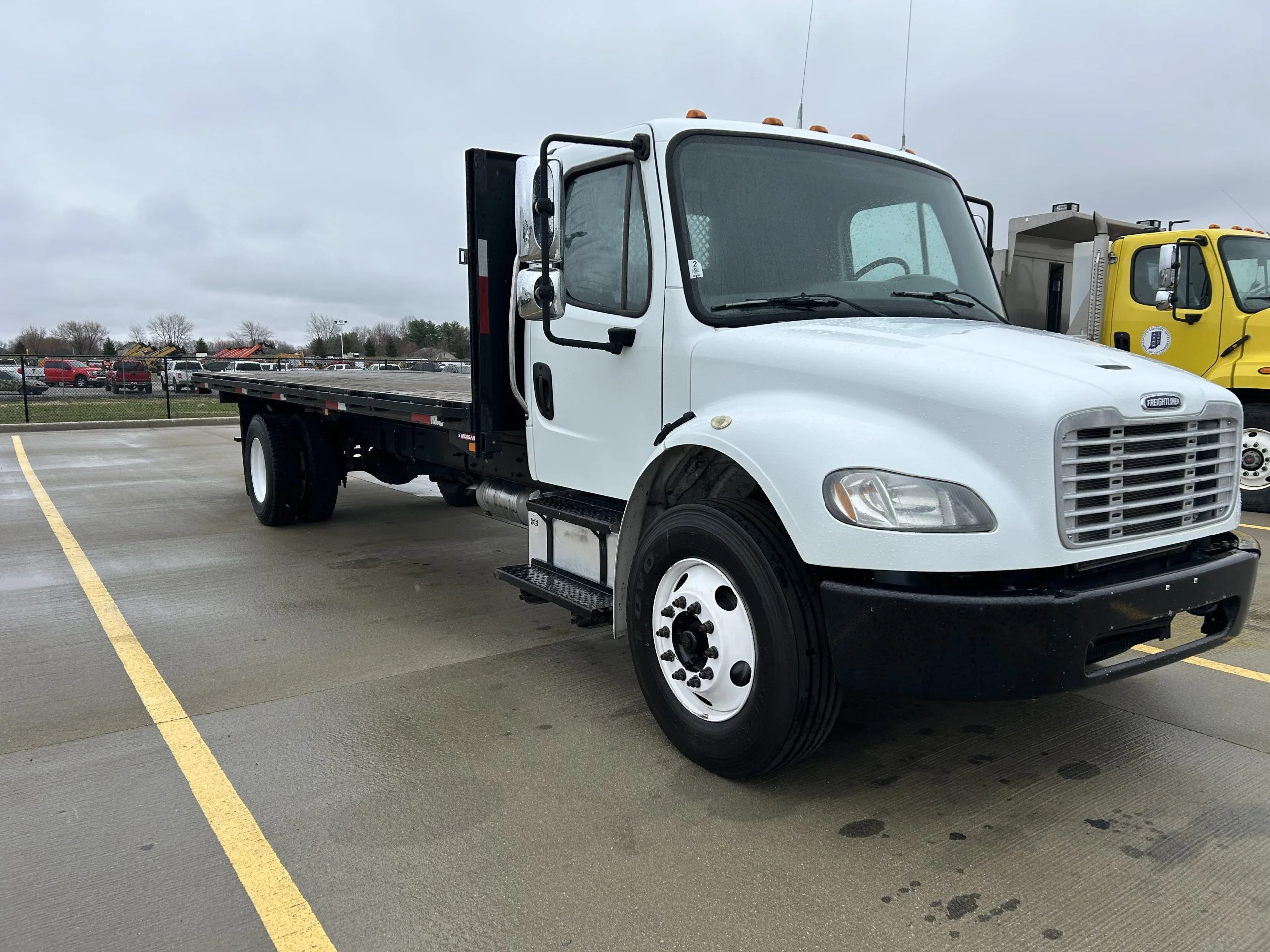 2015 Freightliner M2 106 in Indianapolis, IN — photo 3