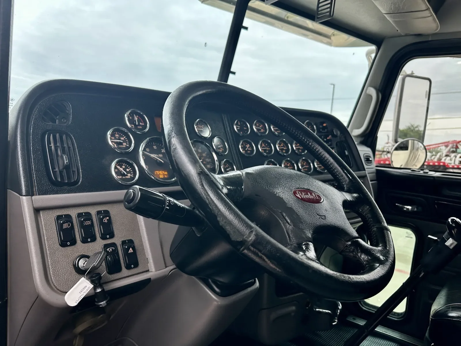 2018 Peterbilt 389 in Hutchins, TX — photo 15