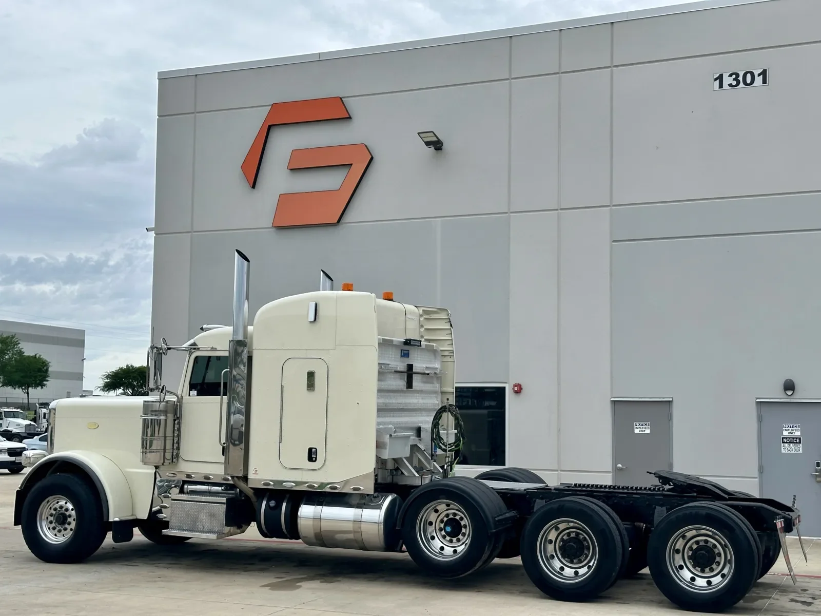 2018 Peterbilt 389 in Hutchins, TX — photo 6