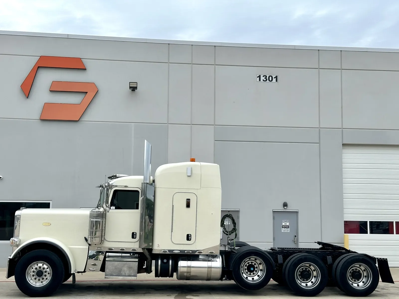 2018 Peterbilt 389 in Hutchins, TX — photo 4