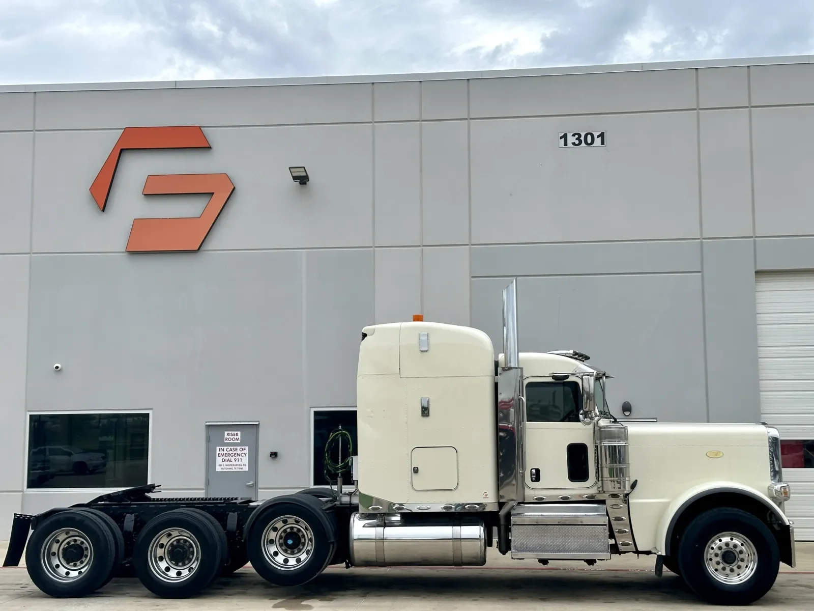 2018 Peterbilt 389 in Hutchins, TX — photo 3