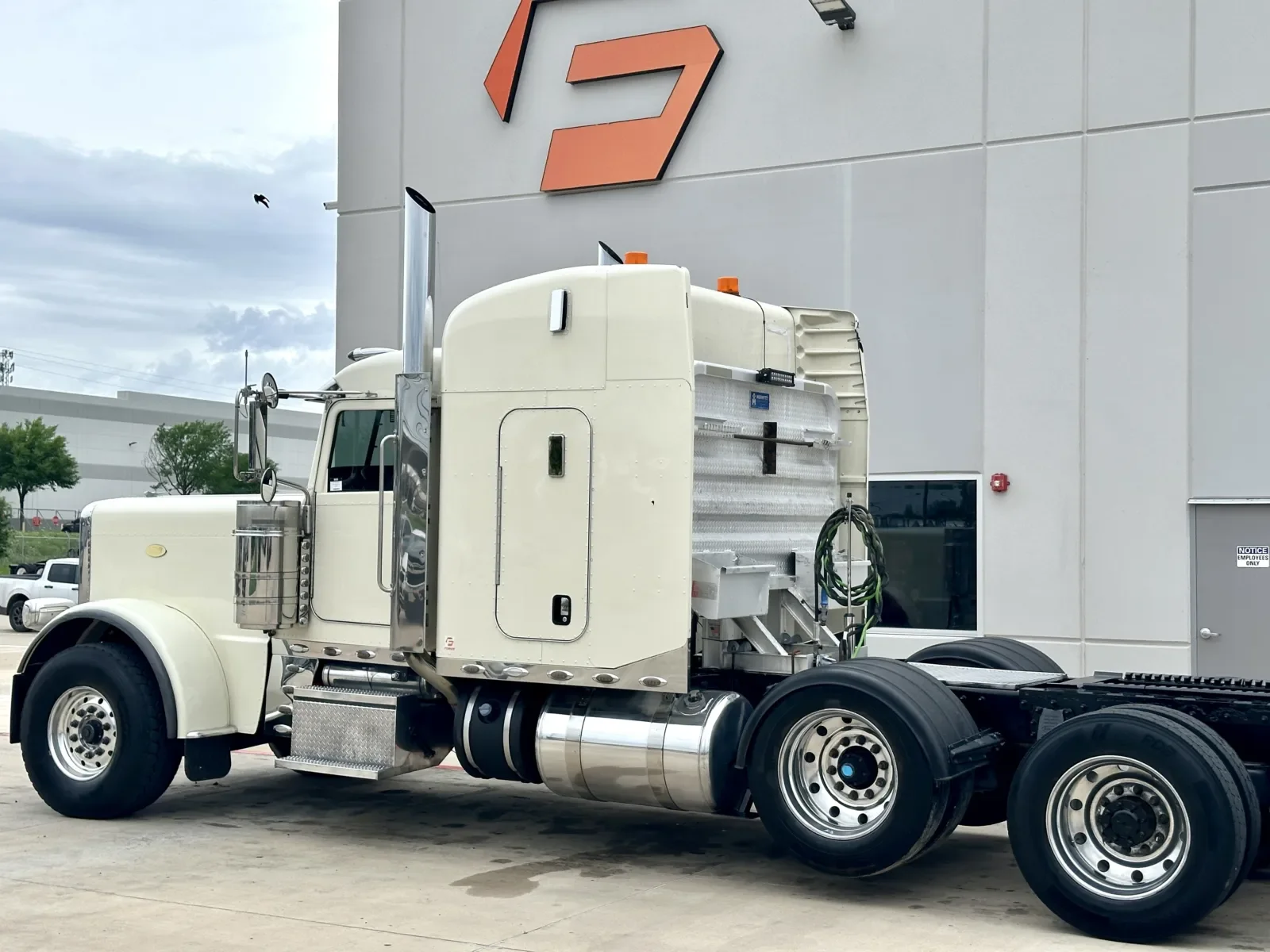 2018 Peterbilt 389 in Hutchins, TX — photo 8