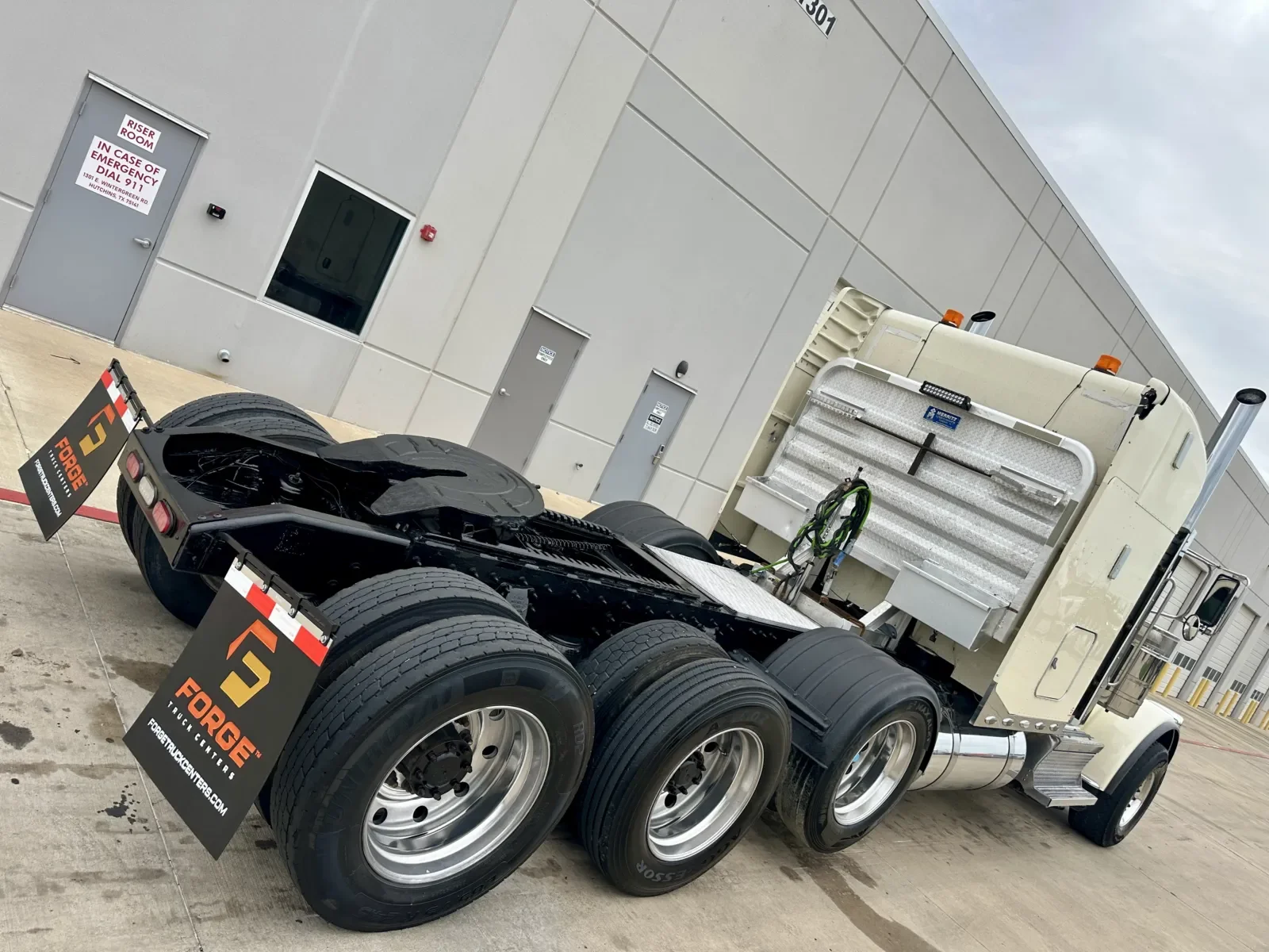 2018 Peterbilt 389 in Hutchins, TX — photo 11