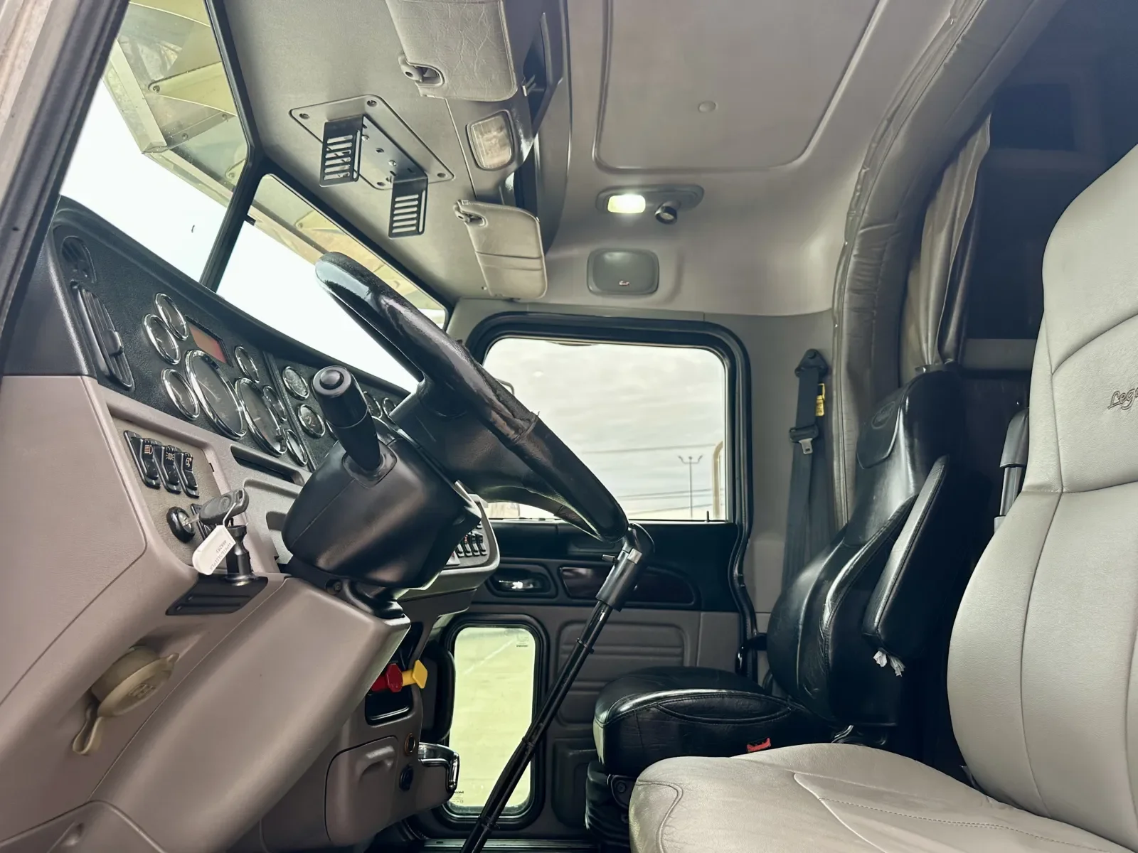 2018 Peterbilt 389 in Hutchins, TX — photo 14