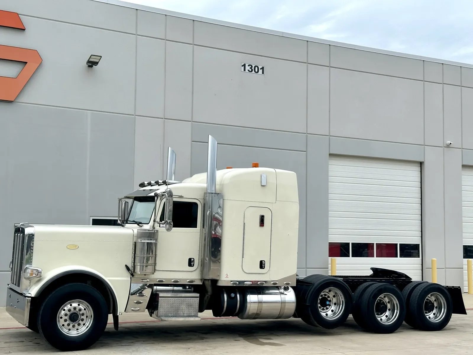 2018 Peterbilt 389 in Hutchins, TX — photo 2