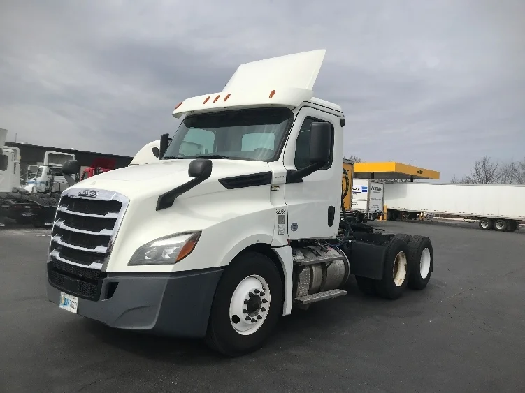 2019 Freightliner Cascadia in Allentown, PA — photo 3