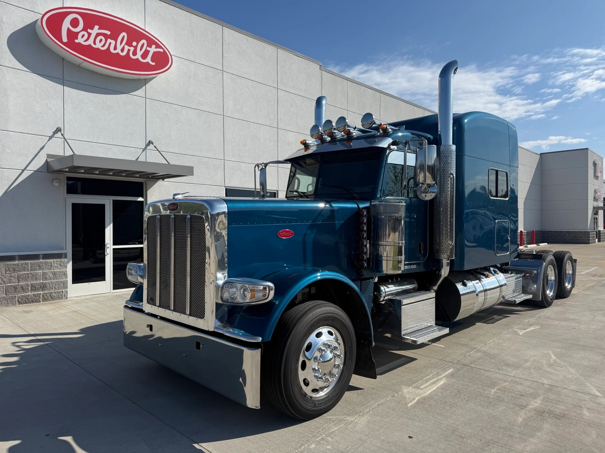 2023 Peterbilt 389