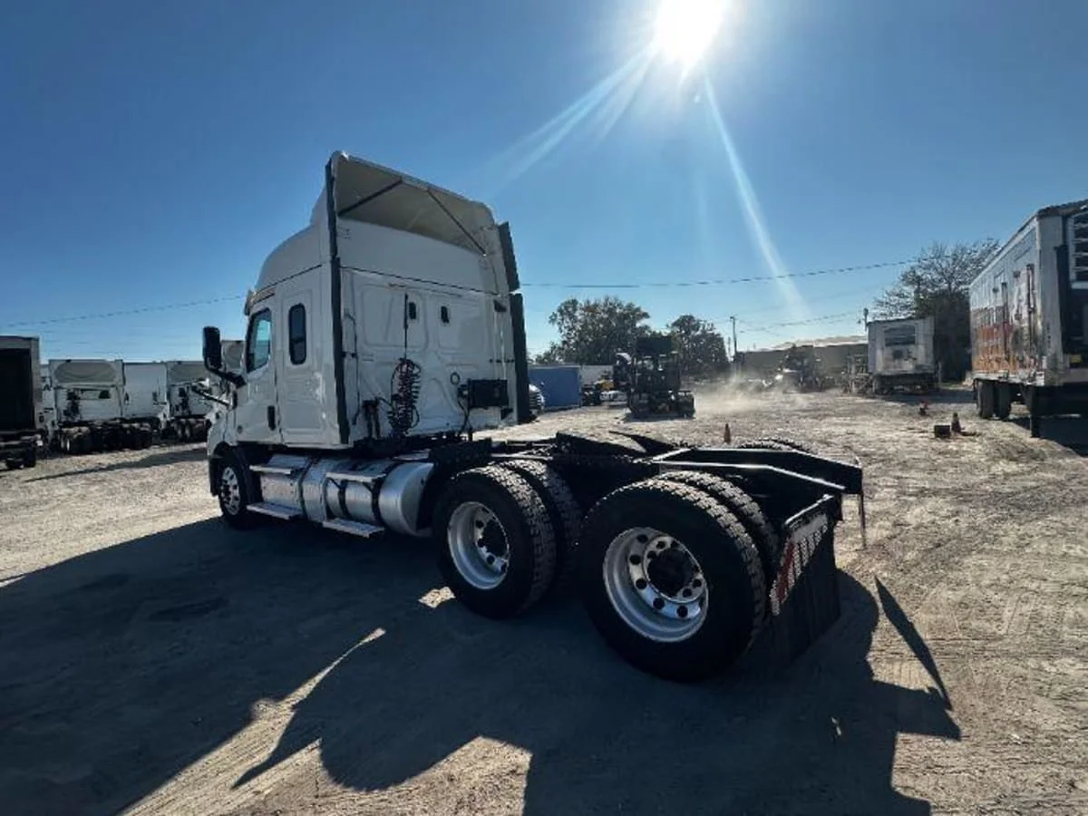 2020 Freightliner Cascadia - image 6