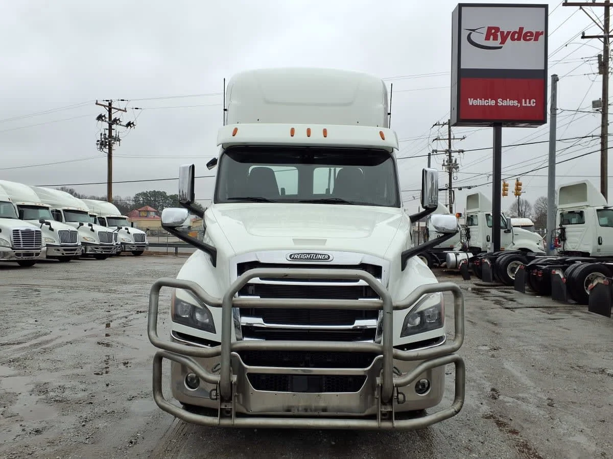 2020 Freightliner Cascadia in Greenville, SC — photo 2