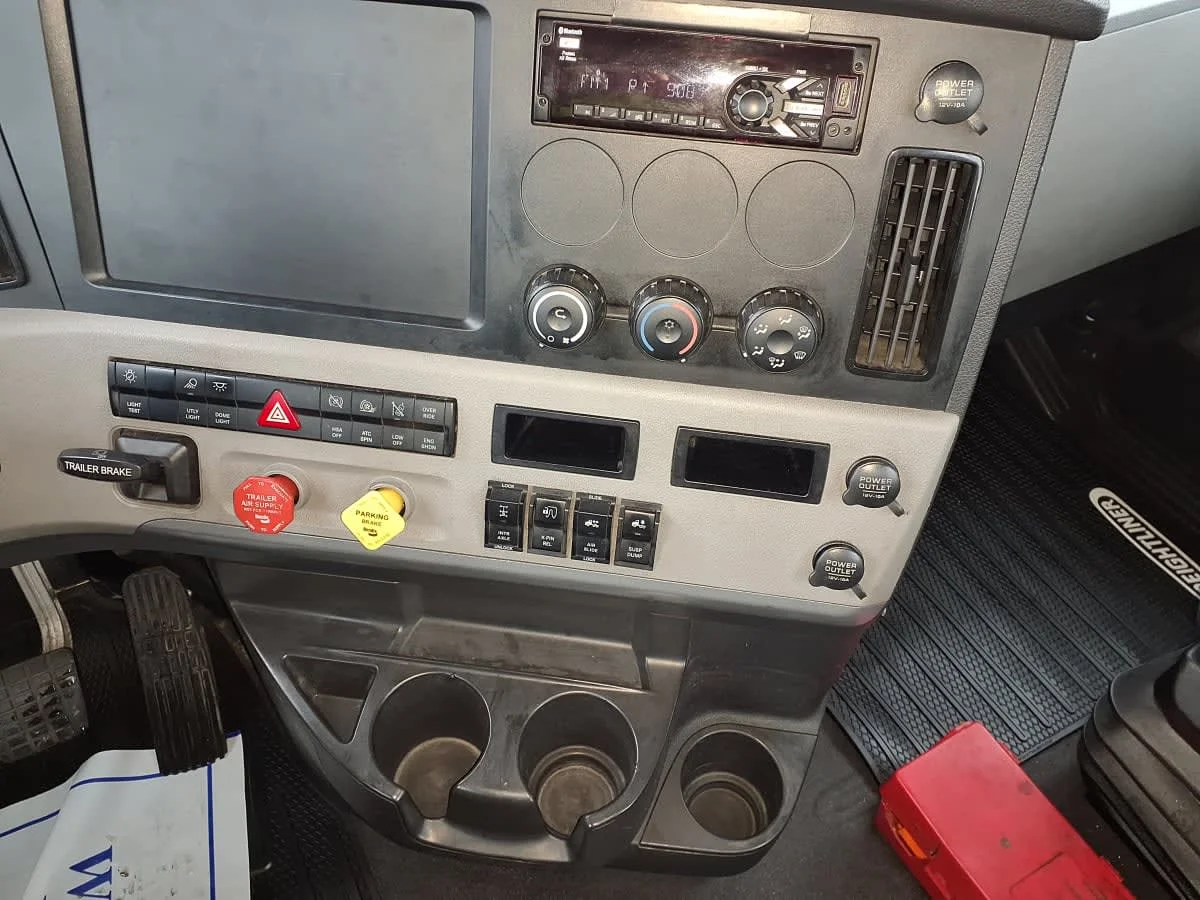 2020 Freightliner Cascadia in Greenville, SC — photo 11