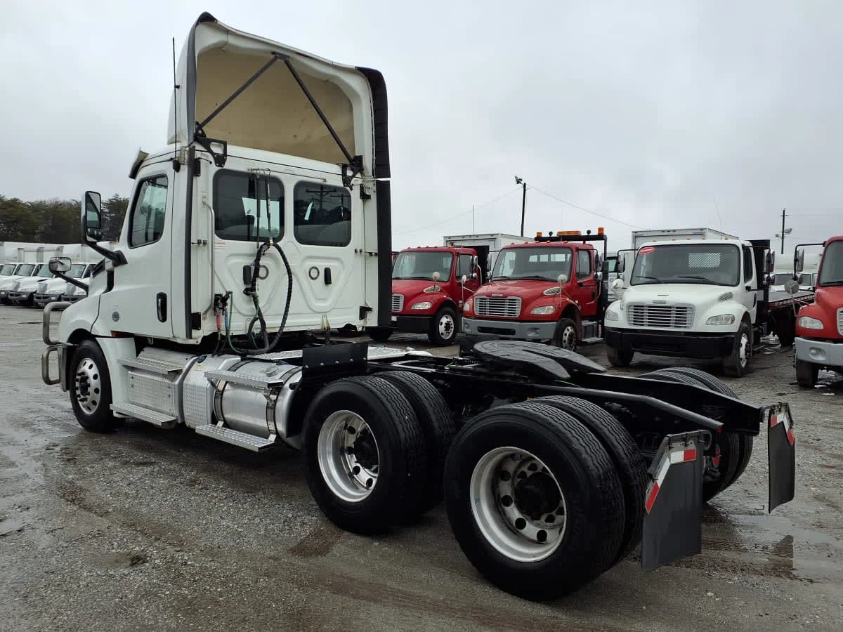 2020 Freightliner Cascadia in Greenville, SC — photo 6