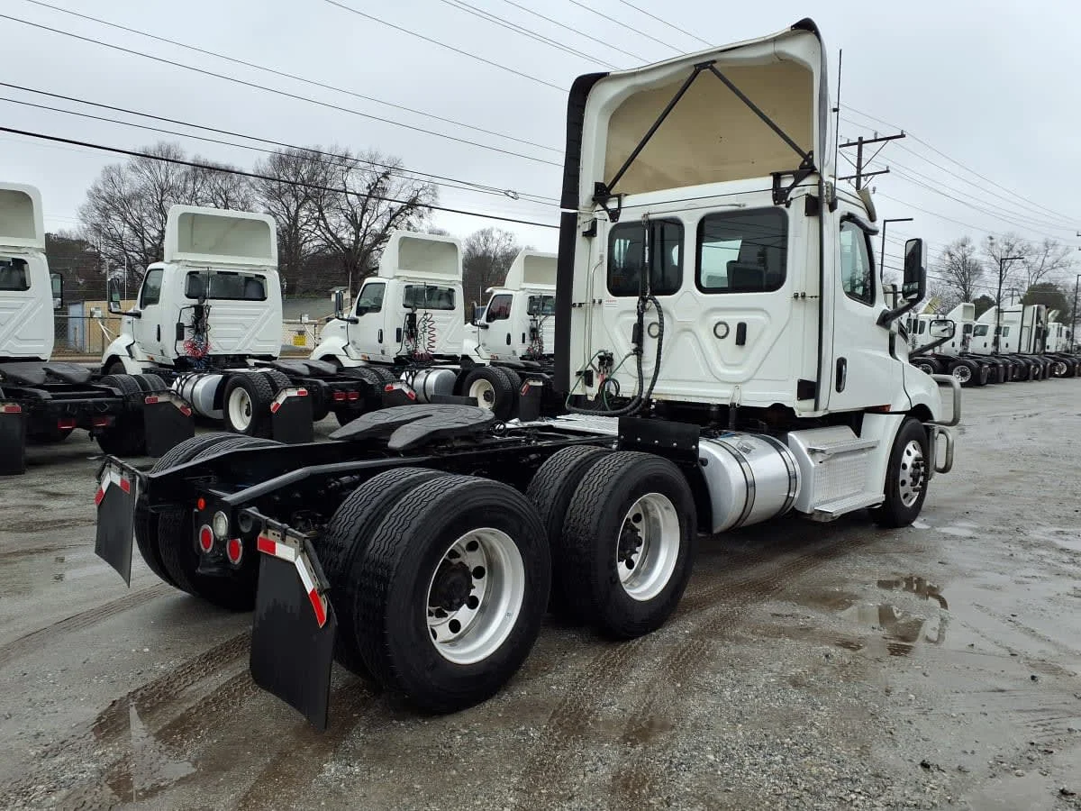 2020 Freightliner Cascadia in Greenville, SC — photo 4