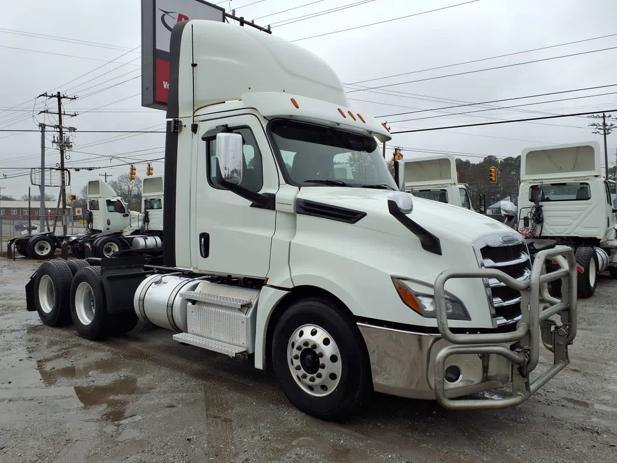 2020 Freightliner Cascadia in Greenville, SC — photo 3