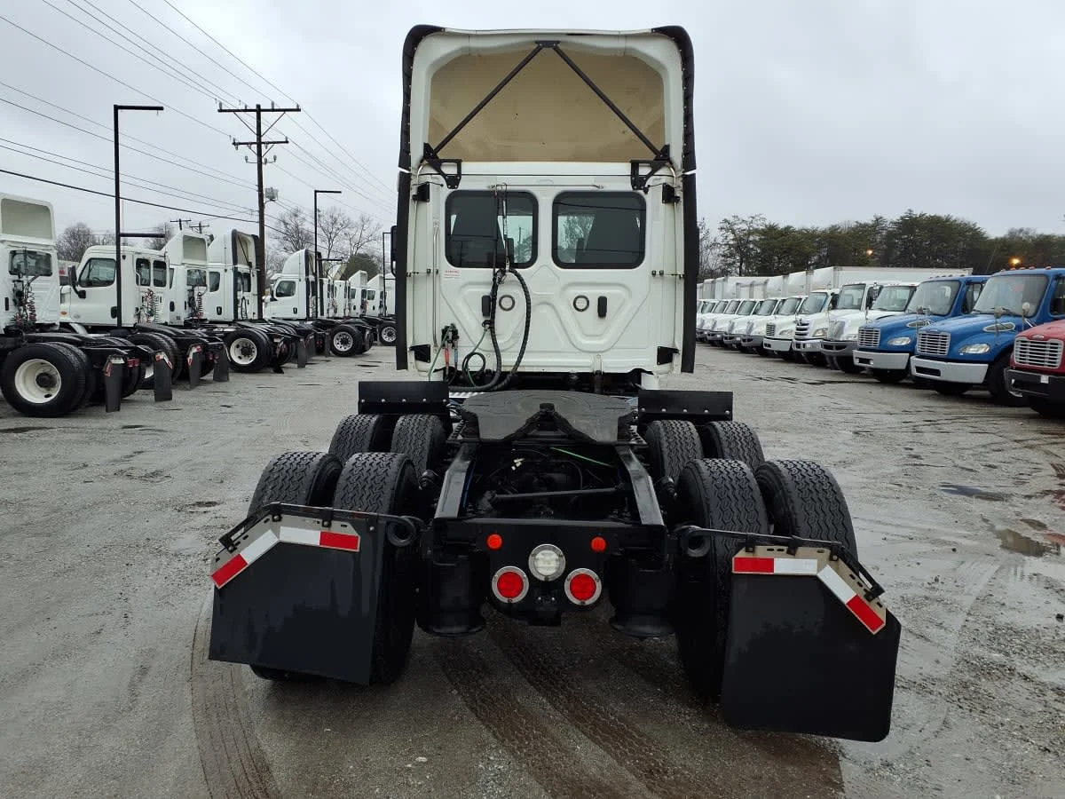 2020 Freightliner Cascadia in Greenville, SC — photo 5