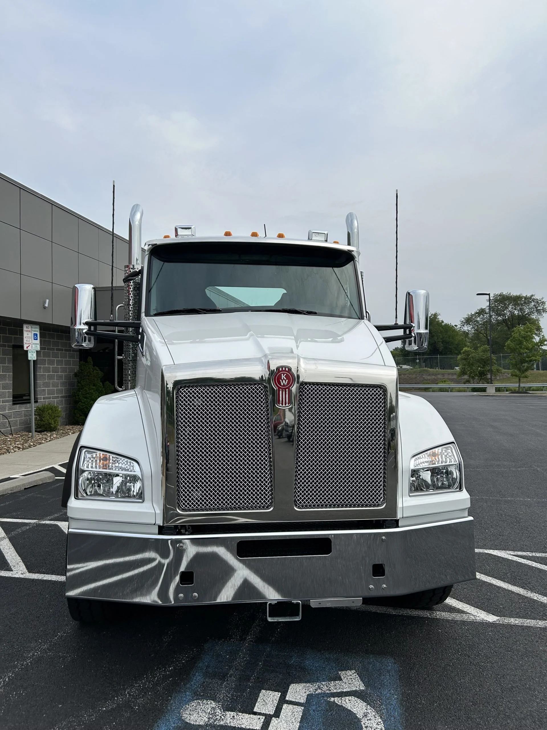 2025 Kenworth T880 - image 2