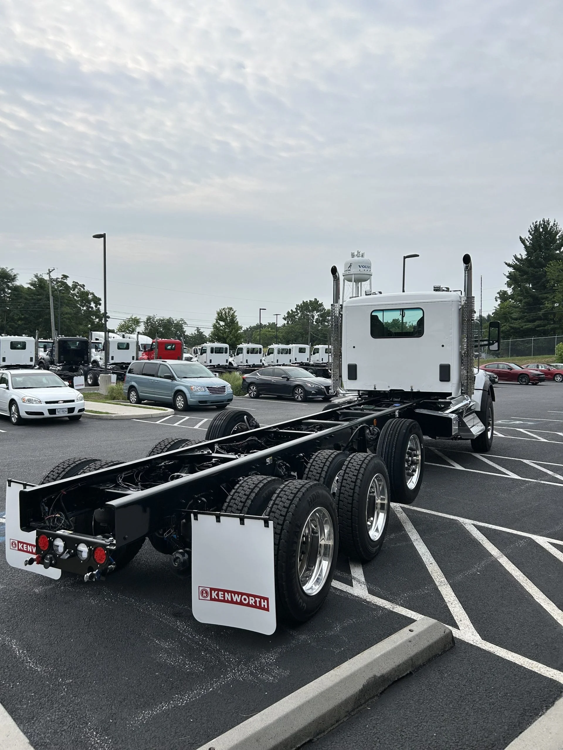 2025 Kenworth T880 - image 4