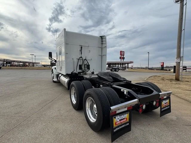 2022 Peterbilt 579 - image 9