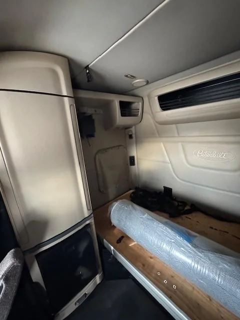 2022 Peterbilt 579 - image 14