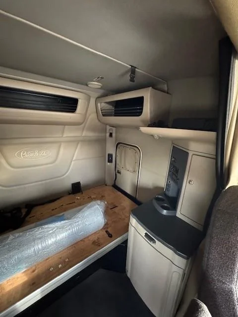 2022 Peterbilt 579 - image 13