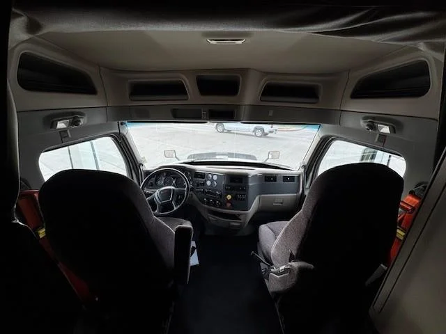 2022 Peterbilt 579 - image 15