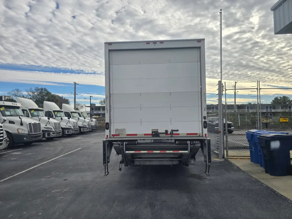 2019 Freightliner M2 106 in Tampa, FL — photo 5