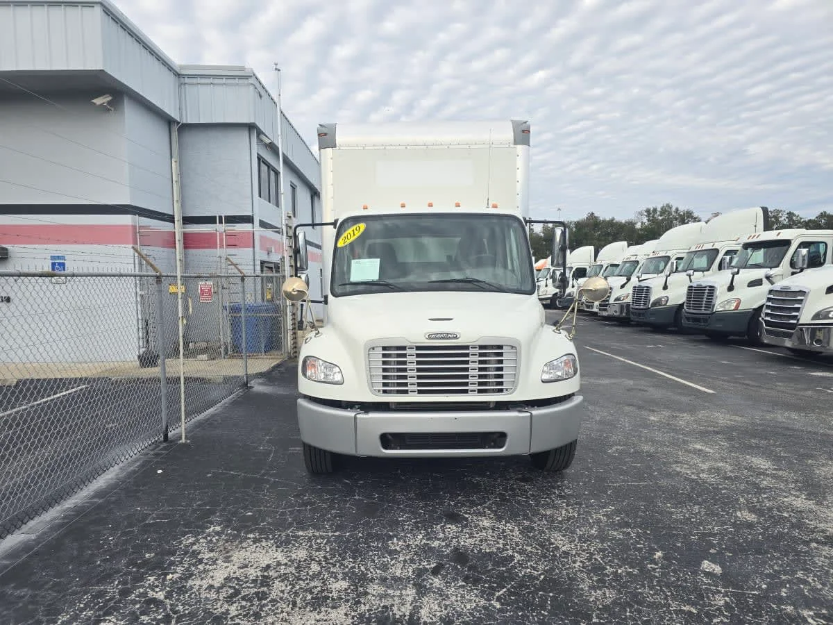 2019 Freightliner M2 106 in Tampa, FL — photo 2