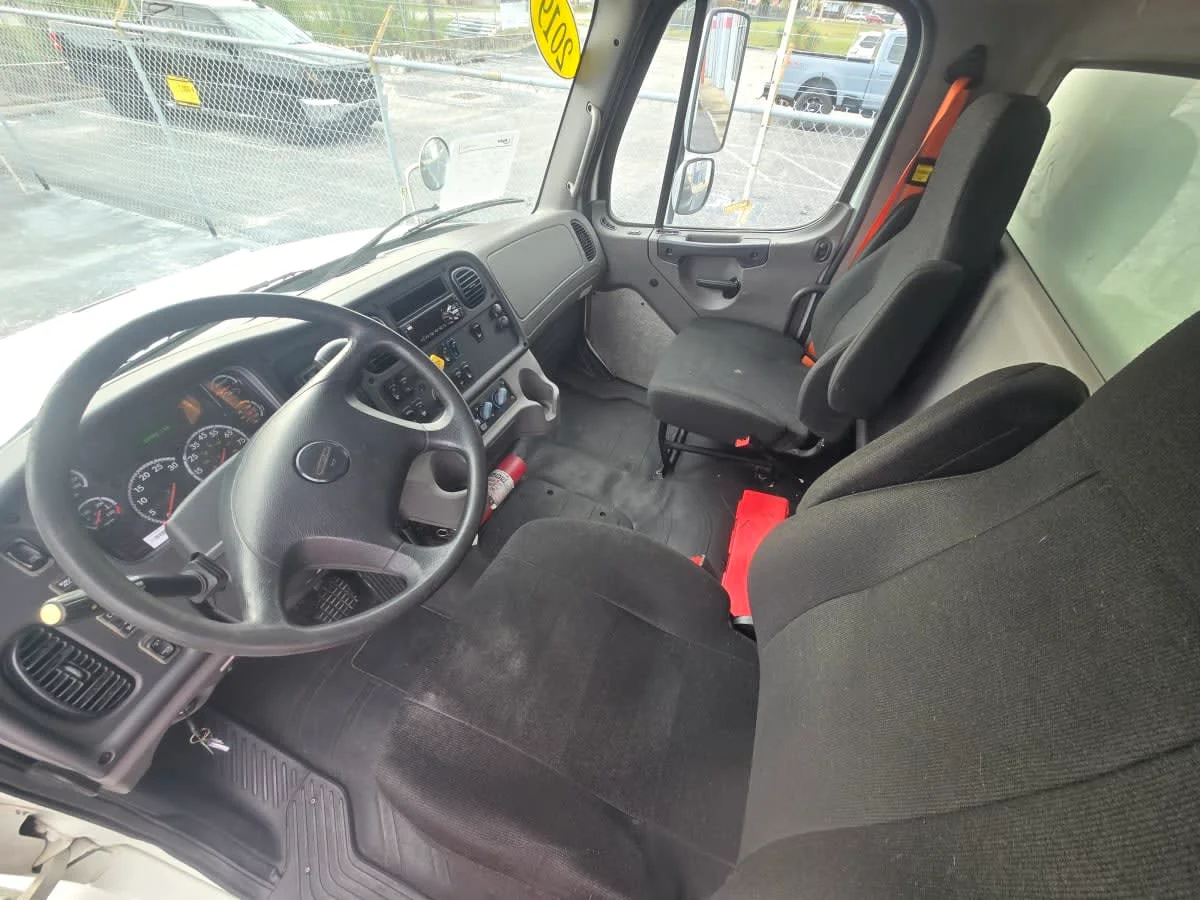 2019 Freightliner M2 106 in Tampa, FL — photo 7