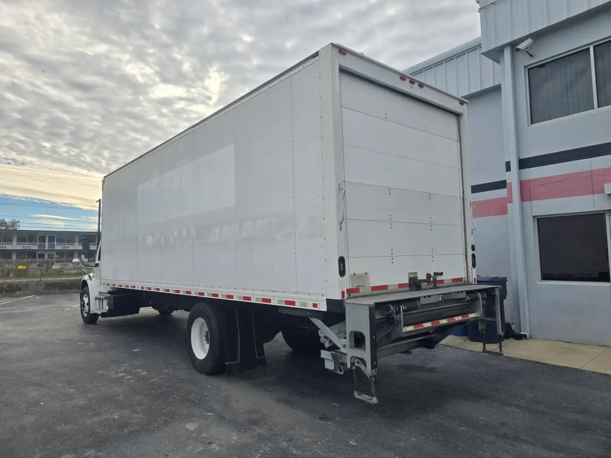 2019 Freightliner M2 106 in Tampa, FL — photo 4