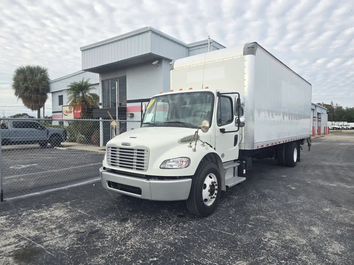 2019 Freightliner M2 106 in Tampa, FL — photo 3