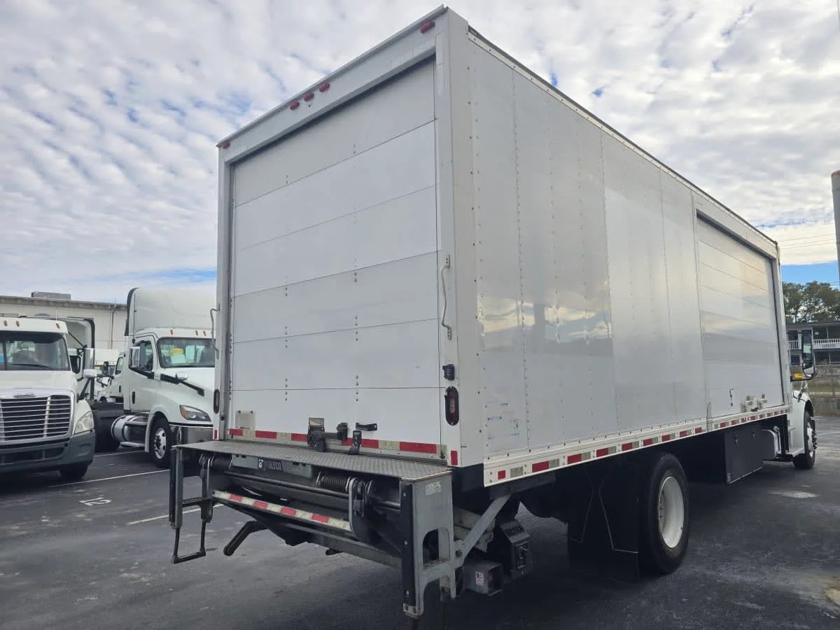 2019 Freightliner M2 106 in Tampa, FL — photo 6