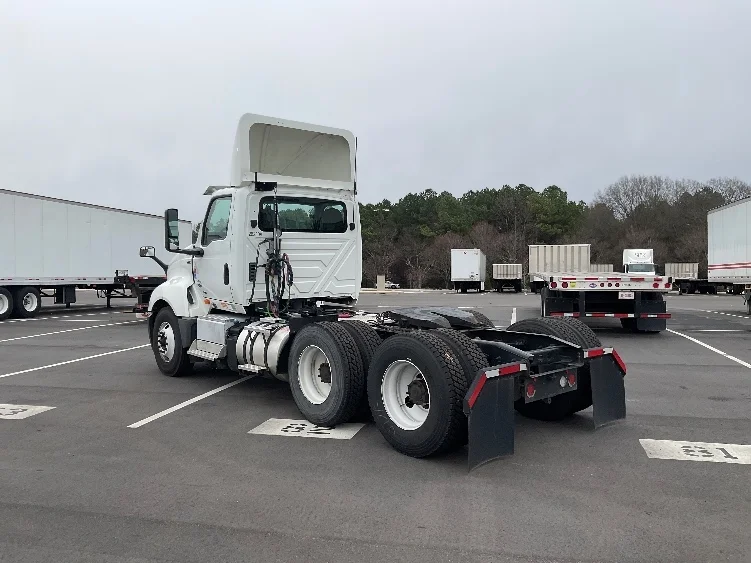 2019 International LT - image 5