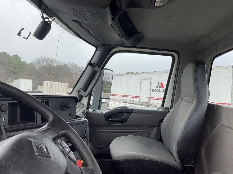 2019 International LT - image 10