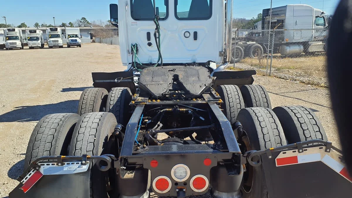 2021 Freightliner Cascadia in Birmingham, AL — photo 10