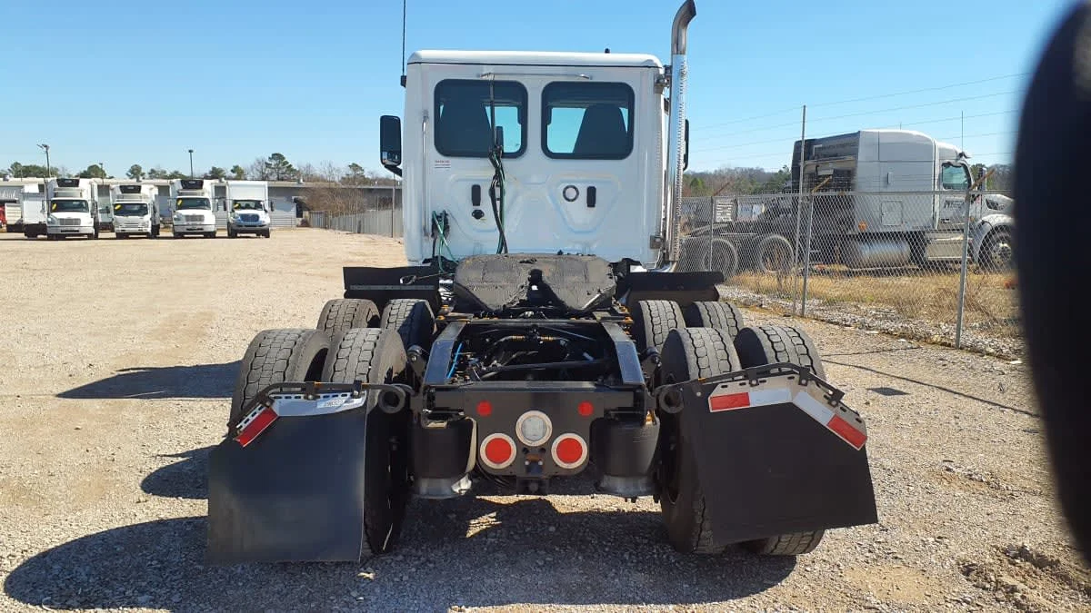 2021 Freightliner Cascadia in Birmingham, AL — photo 5