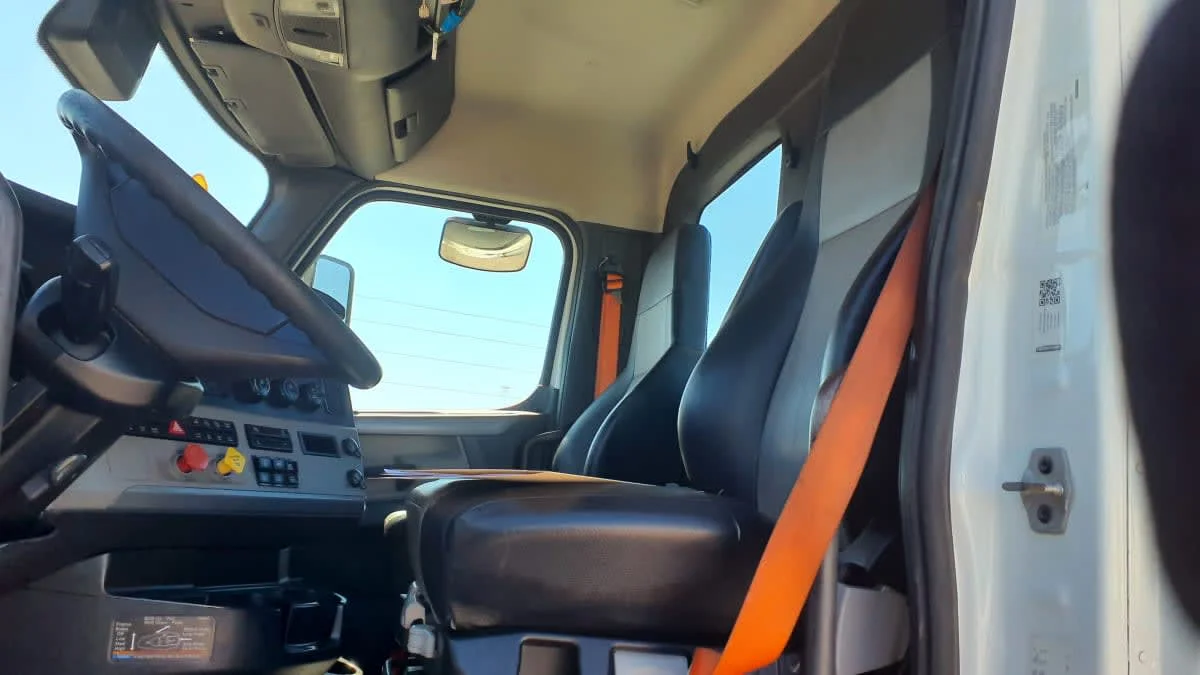 2021 Freightliner Cascadia in Birmingham, AL — photo 7