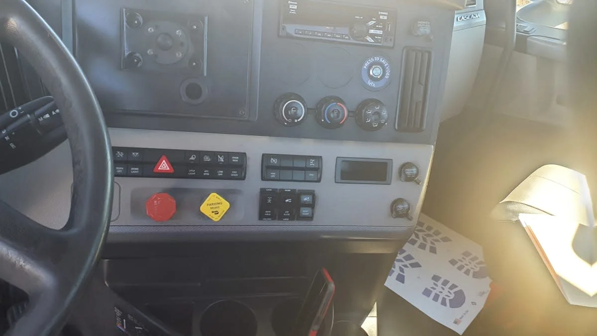 2021 Freightliner Cascadia in Birmingham, AL — photo 12